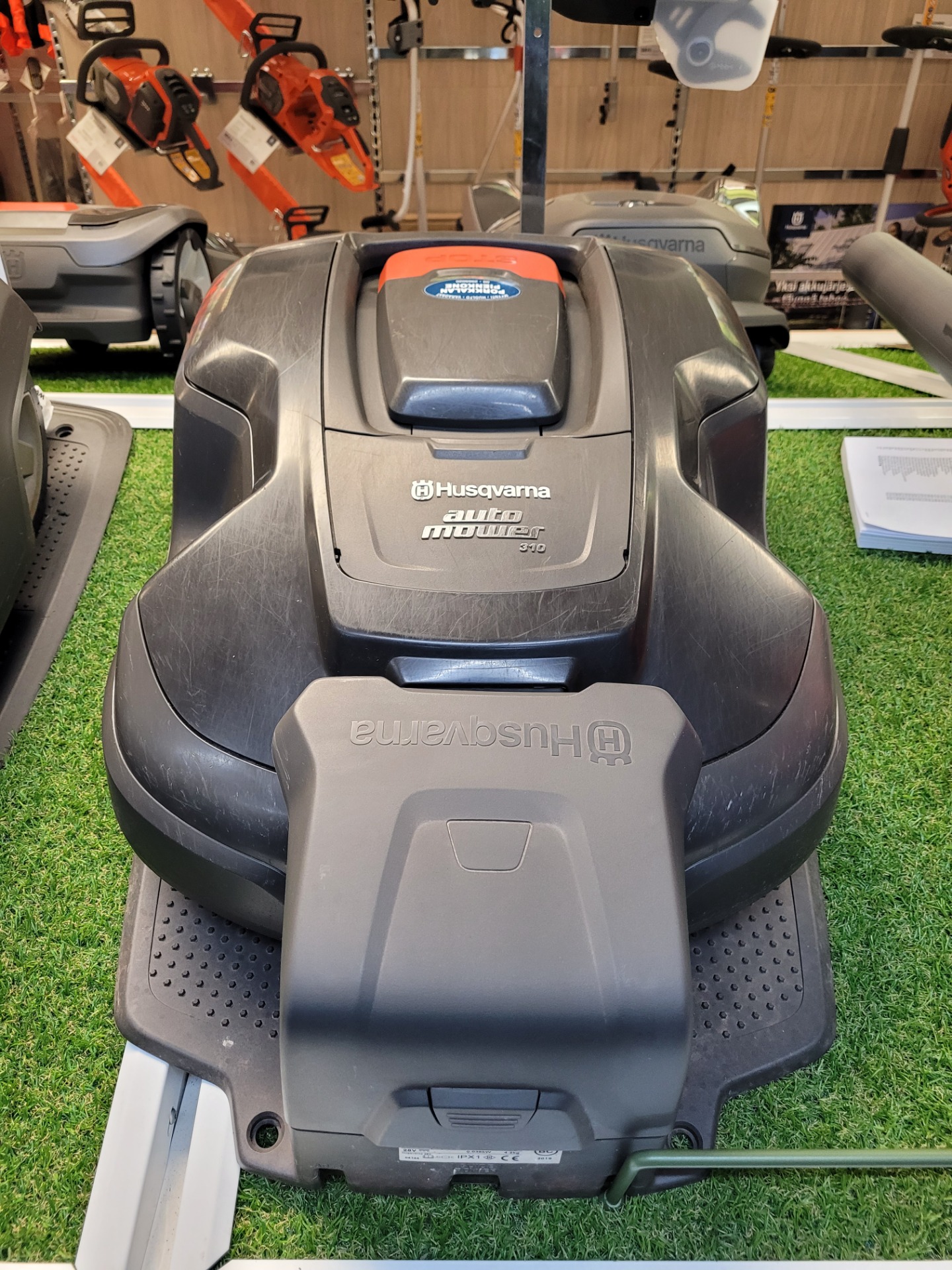 Husqvarna Automower 310, vm.2019, 4658h ajettu, huollettu ja akku uusittu 19.11.2025 . 550€